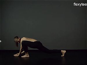 FlexyTeens - Zina demonstrates supple bare bod